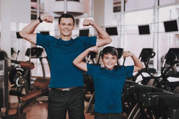 Padre Hijo Jóvenes Preparándose Para Entrenamiento Gimnasio Concepto Estilo Vida — Foto de Stock