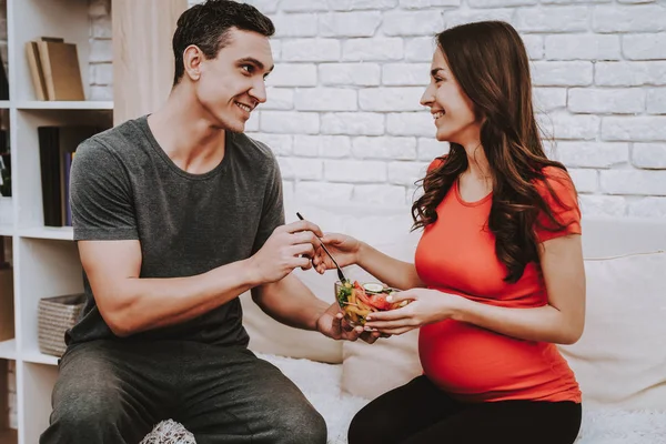 Couple Holding Salad Fork Couple Man Pregnant Woman Salad Bowl — Stock Photo, Image