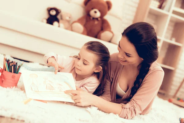 Divertimento Con Figlia Giochi Bambini Casa Disegno Con Matite Sviluppo — Foto Stock