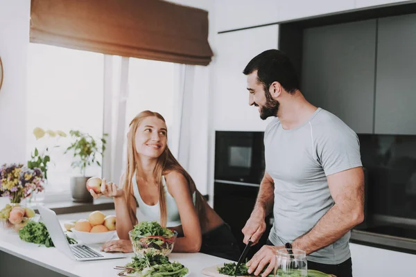 Couple Preparing Salad Breakfast Cooking Together Healthy Lifestyle Young Handsome — Stock Photo, Image