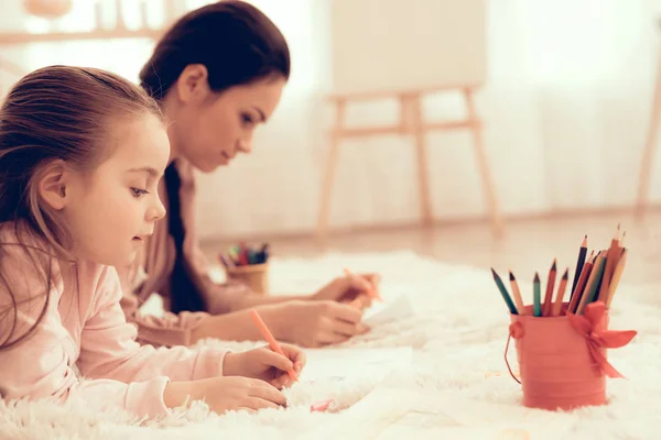 Mama Amüsiert Sich Mit Tochter Kinder Heimspiele Ruhe Hause Entwicklung — Stockfoto