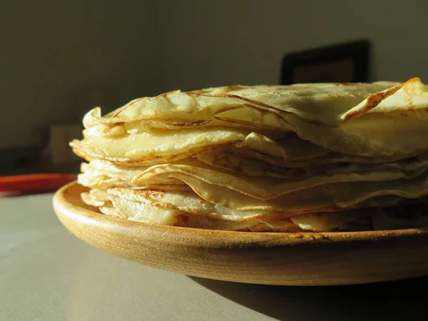  Göl ve dağlar, bulutlar ve gökyüzü