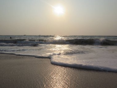 Sahilde gün batımı