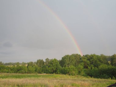 Nehrin üzerinde gökkuşağı