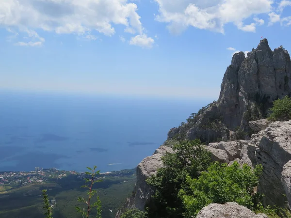 Dağın tepesinden manzara