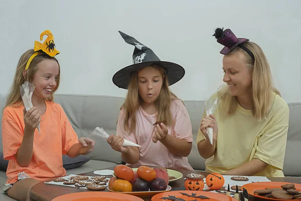 Happy Family Preparing Halloween Mom Girls Paint Looking Cookies Table — Stock Photo, Image