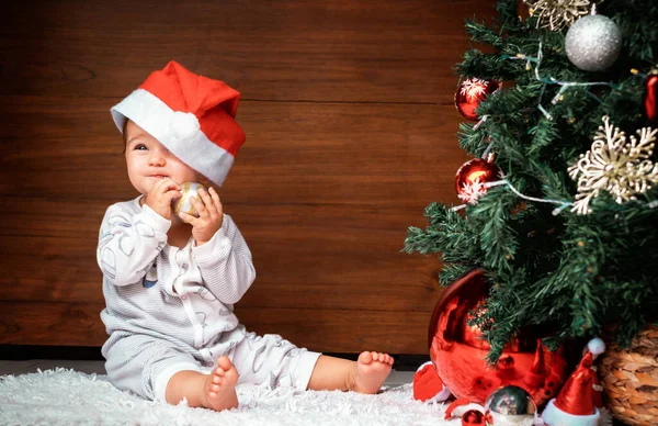 Noel Ağacı Olan Sevimli Bir Çocuk Mutlu Bebek Bir Köknar — Stok fotoğraf