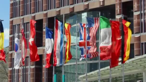Bandeiras Múltiplas Centro Convenções Messe Frankfurt Alemanha 2016 — Vídeo de Stock