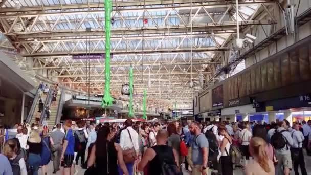 London Waterloo Station Crowd People London 20160720 — Stock Video