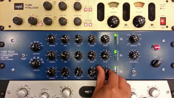 Multipásmový Audio Technika Pro Vícepásmový Kompresor Mixovací Ateliéru Zvukovou Mechanikou — Stock video