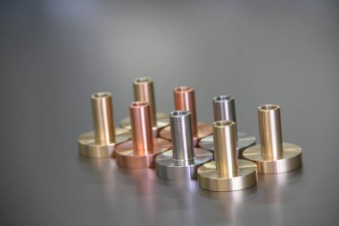 İşlem CNC Metal çalışıyor 
