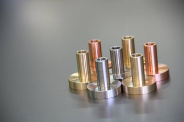İşlem CNC Metal çalışıyor 