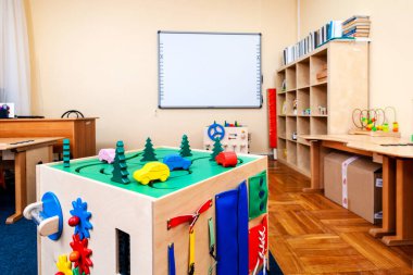 ROSTOV-ON-DONU, Rusya - 4 Nisan 2019, çocuk gelişimi gecikmeli sınıflar için anaokulu odası
