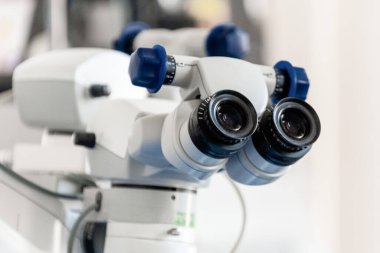 Ameliyathanede optalmik işlemler için ekipman