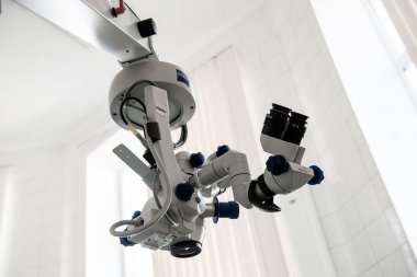 Ameliyathanede optalmik işlemler için ekipman