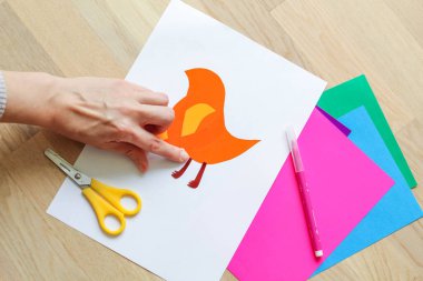 Anneler Günü el sanatları için adım adım talimatlar. Gerekli malzemeler.