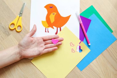 Anneler Günü el sanatları için adım adım talimatlar. Gerekli malzemeler.