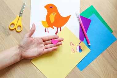 Anneler Günü el sanatları için adım adım talimatlar. Gerekli malzemeler.