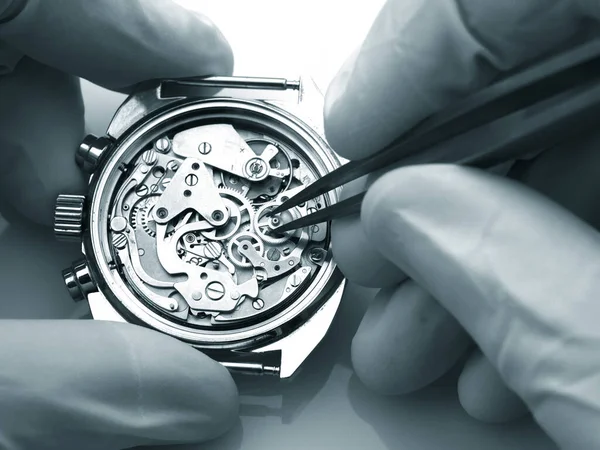 Urmakare Reparera Vintage Kronometer Klocka — Stockfoto