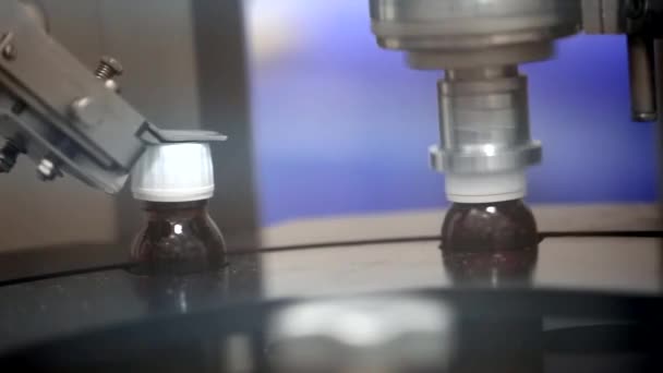 Läkemedelsförpackning Tonic Och Tabletter Robotprocedurer — Stockvideo