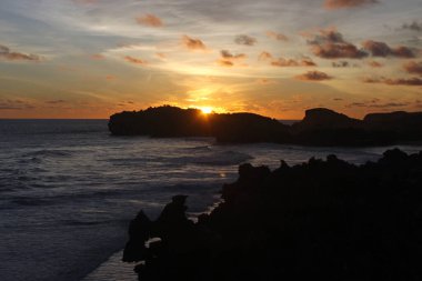Sadranan Plajı Yogyakarta Endonezya 'da gün batımı