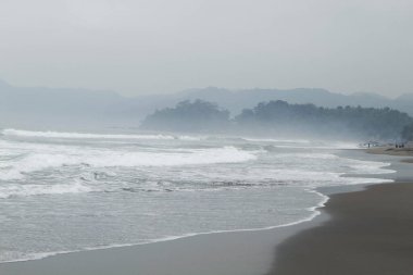 Sabahları Pelabuhanratu plajı
