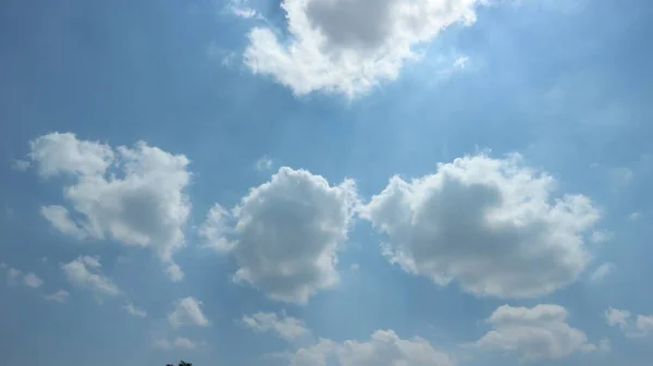 青空を背景にした雲 — ストック写真