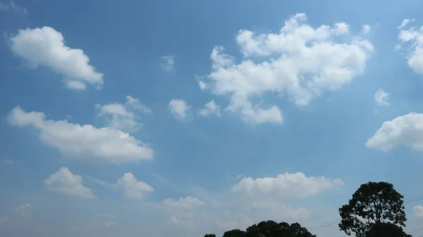 Nubes Con Fondo Cielo Azul —  Fotos de Stock