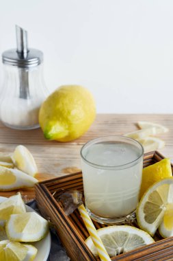 Limon, şeker ve çok soğuk servis edilen taze içecekler.