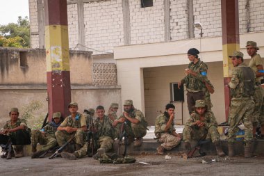 Orta Doğu 'daki radikal örgütlere karşı savaş. IŞİD 'e karşı savaşan Suriyeli muhalif savaşçılar. Suriye 12 Aralık 2017