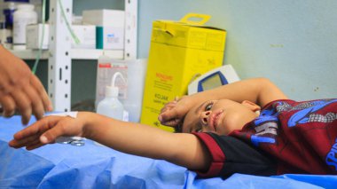 Halep, Suriye 20 Eylül 2019: Hasta bir çocuk tedavi görüyor. Hasta Çocuk Hastanede