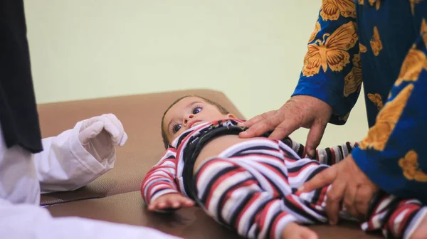 Aleppo Syria Wrz 2019 Chore Dziecko Leżące Łóżku Leczonym Chore — Zdjęcie stockowe