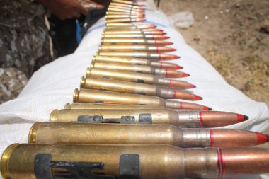 Halep, Suriye 09 Mart 2017: askerin cephanesini doldur