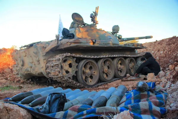 Halep, Suriye 09 Mart 2017: askerin cephanesini doldur