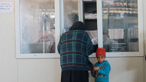 Aleppo Síria Novembro 2019 Revisores Clínicas Médicas Campos Refugiados Tomam — Fotografia de Stock