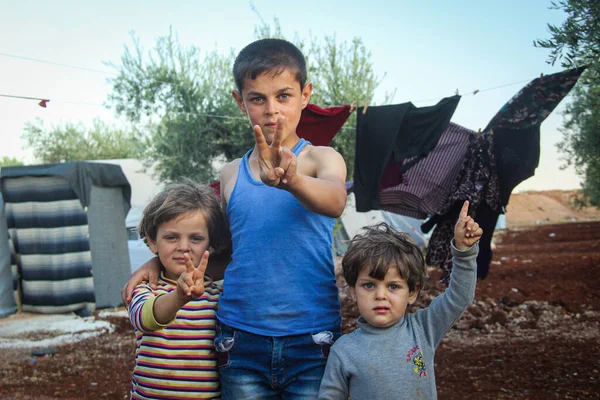 Aleppo Syrië December 2019Een Groep Vluchtelingenkinderen Het Kamp Maakt Prachtig — Stockfoto