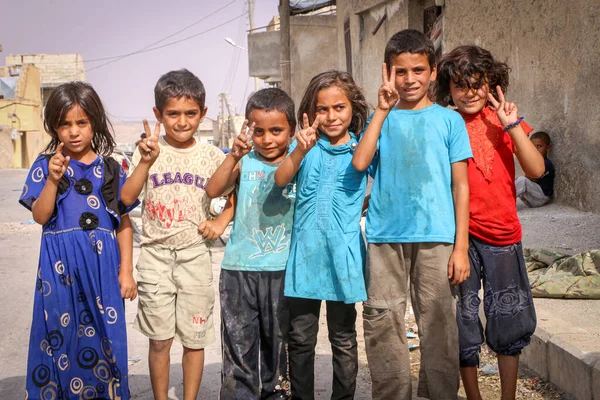 Aleppo Syrië December 2019Een Groep Vluchtelingenkinderen Het Kamp Maakt Prachtig — Stockfoto