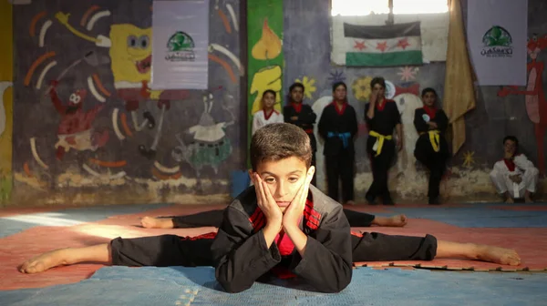 Aleppo Syria January 2017 Children Performing Professional Acrobatic Movements Club — Stock Photo, Image