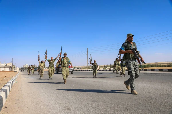 Strijders Gewapende Syrische Oppositie Heffen Handen Van Overwinning Het Uitbreiden — Stockfoto