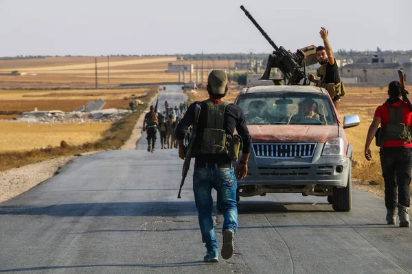 Alepo Siria Marzo 2017 Soldados Paran Encima Vehículos Autos Militares —  Fotos de Stock