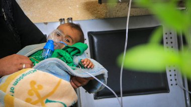 Halep, Suriye 27 Eylül 2019: Genç çocuklar hastanede tedavi ediliyor.