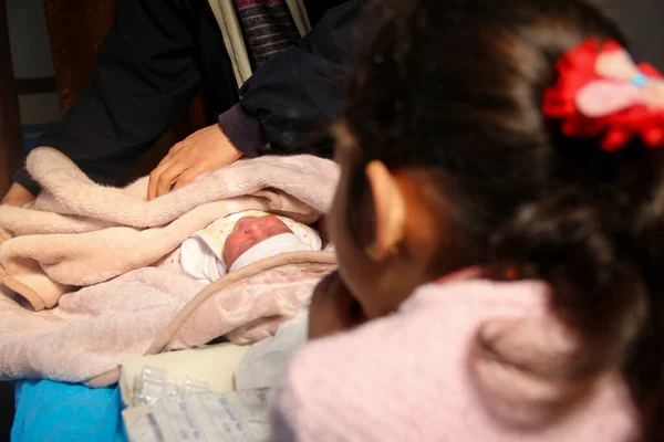 Aleppo Syria Września 2019 Małe Dzieci Leczone Szpitalu — Zdjęcie stockowe