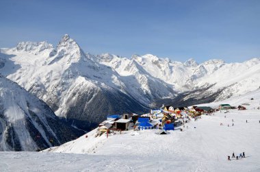 - Rusya. Dombay Kayak Merkezi.