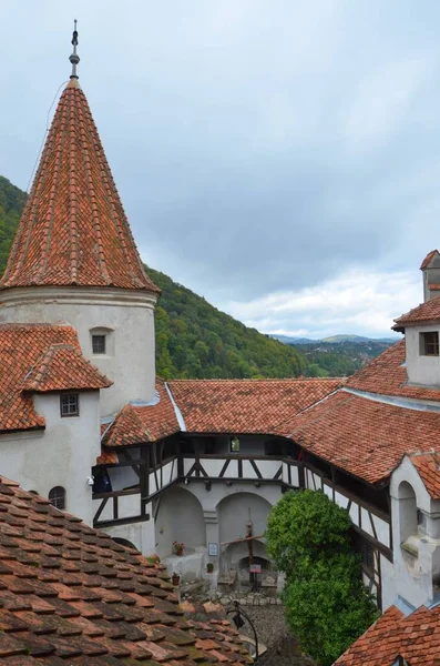 Romanya. Kont Drakula 'nın Bran şatosu..
