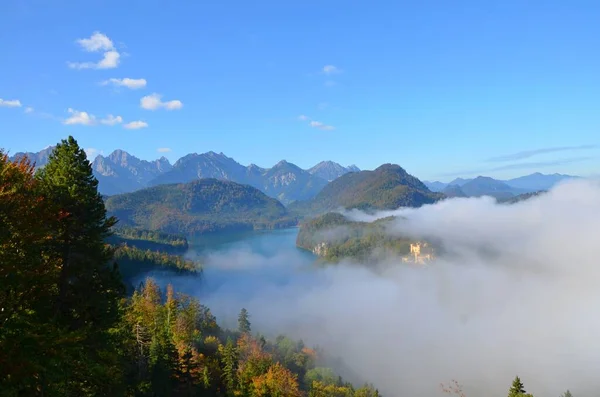 Genmania. Bulutlardaki Bavyera Kalesi.