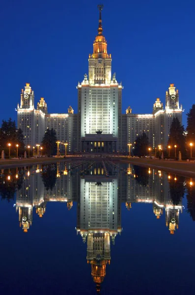 Geceleri Moskova Devlet Üniversitesi