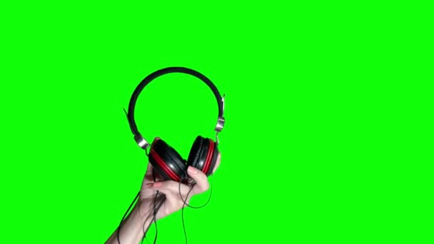 手はヘッドフォンを持っている 音楽とダンス 若者と楽しい お祝いとパーティー ビデオクロマキーのための緑のクロム 隔離されたビデオカラー — ストック動画