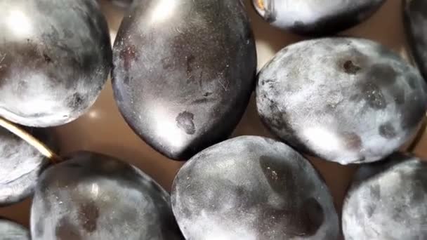 Ciruelas Violetas Frutas Cosecha 360 Vueltas 360 Grados Video Sabrosa — Vídeo de stock