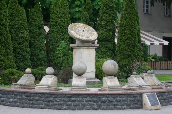 Zonnewijzer Stad Architectonisch Element Monument Model Van Het Zonnestelsel — Stockfoto