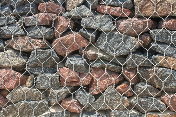 Tekstura Ogrodzenia Gabionowego Wykonanego Siatki Metalowej Dużego Kamienia Surowego — Zdjęcie stockowe